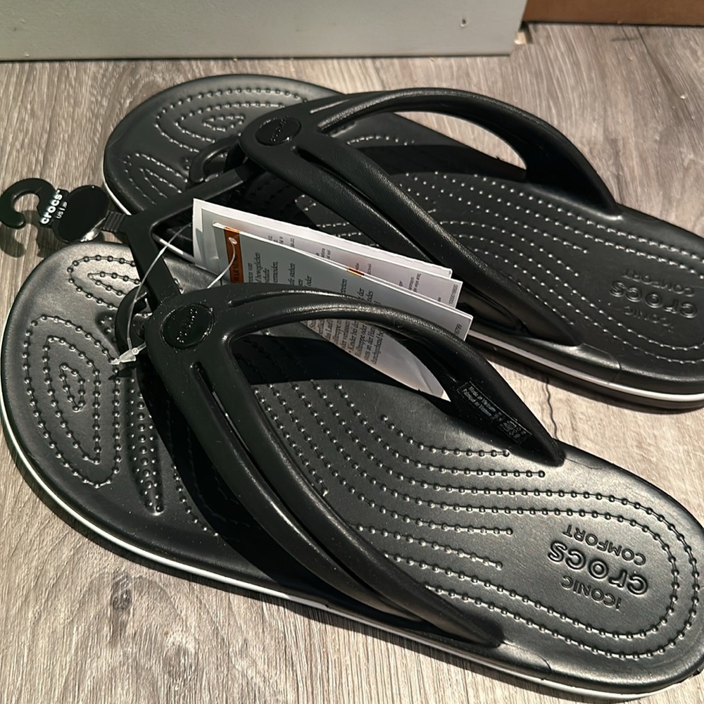 SOLD 👣 Crocband Flip-Flop Sandals 👣 NEW IN BOX